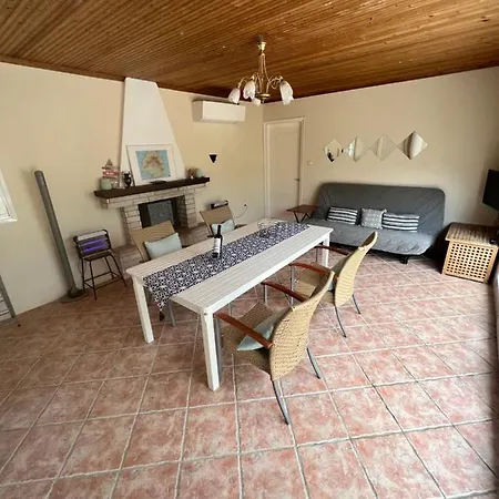 80 Sqm House Next To The Sea * Kinira